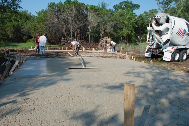 2010/05(May)/Firepit construction/640x480_2010-05-29-33 Firepit Construction.jpg